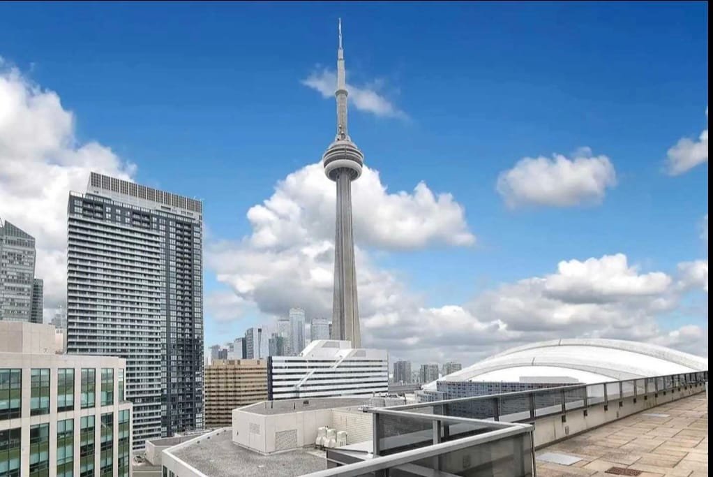 Luxury 3BD Condo by Rogers Cntr, CN Twr, FREE Park gallery image 3