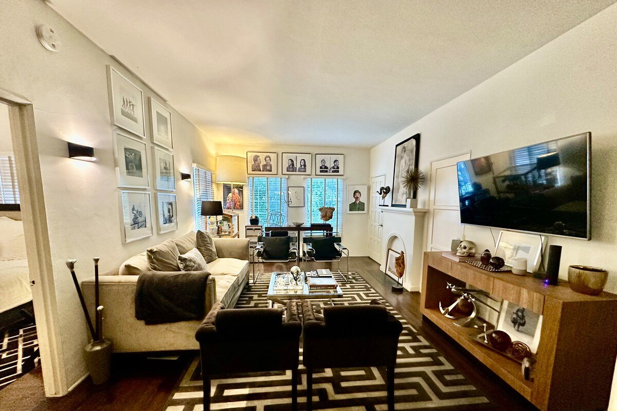 Rodeo Dr – Free Parking – Designer 2 Bedroom gallery image 3