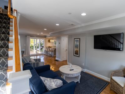 2 Levels, Gourmet Kitchen Minutes to Ocean Dr