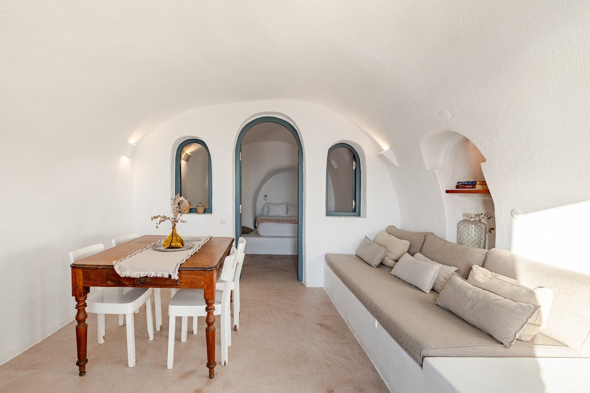 Fisherman’s Cave House by Spitia Santorini gallery image 2