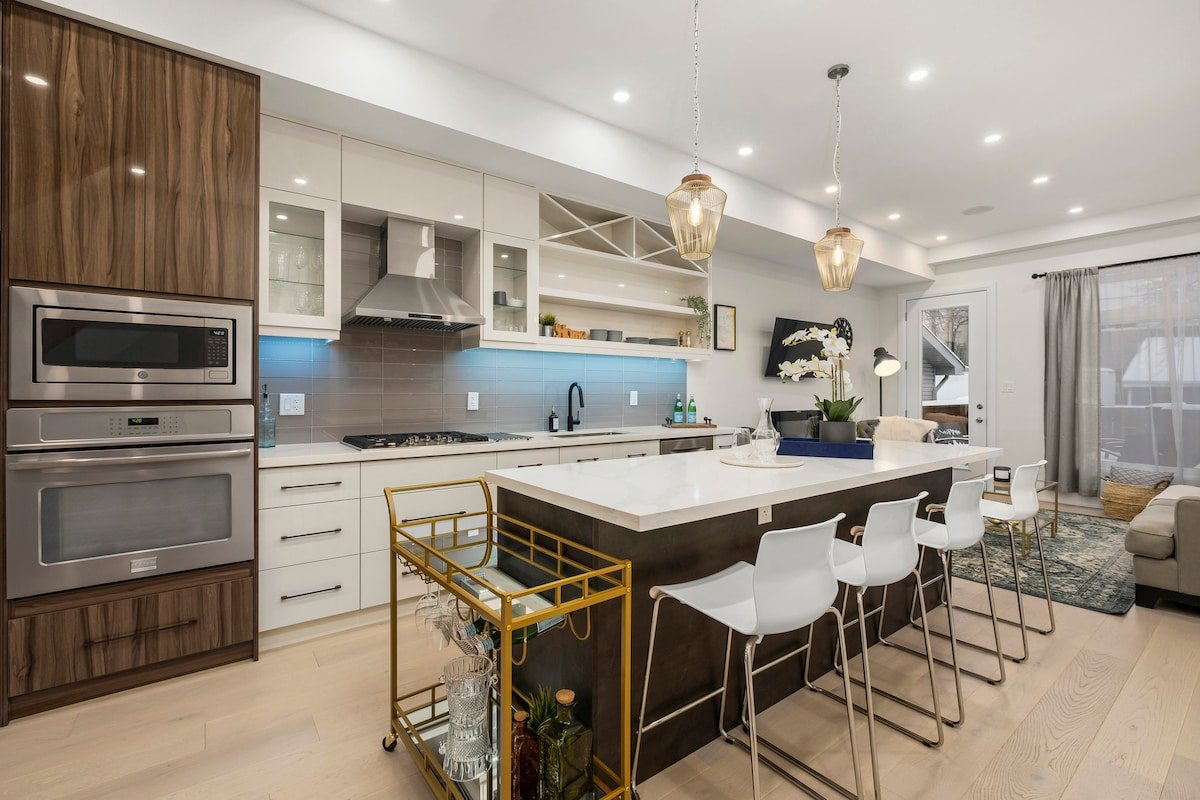 Long Term Rental – Spacious Home w/ Free Parking! gallery image 2