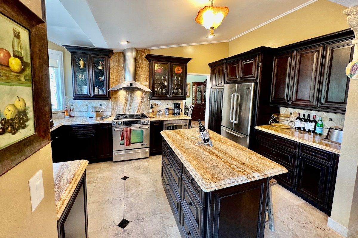 Charming 4-bedroom home w/ hot tub & canyon views gallery image 5