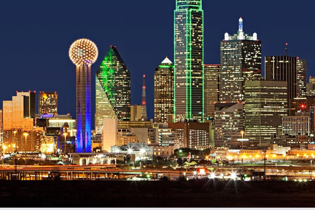 14 Bed Duplex I Walk to Bars & Shops I Mins To DT gallery image 3