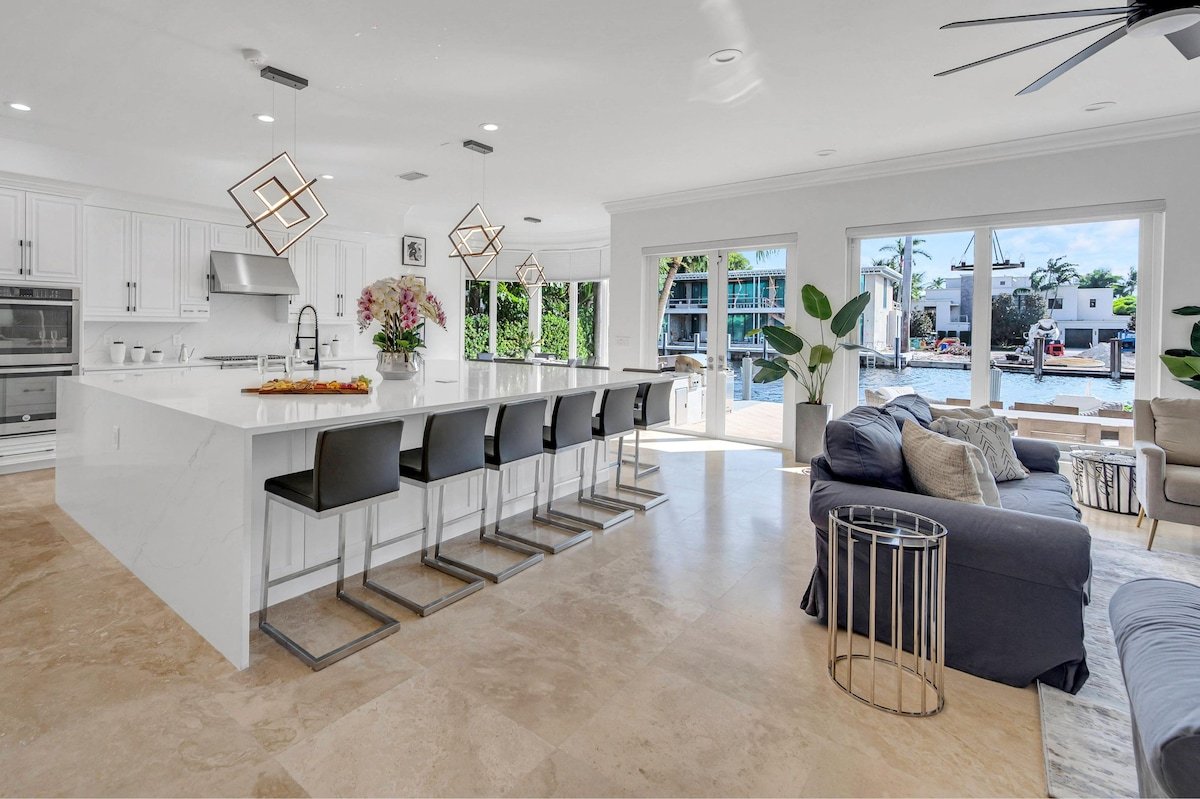 Las Olas Waterfront Villa| Heated Pool | FiestaKey gallery image 3