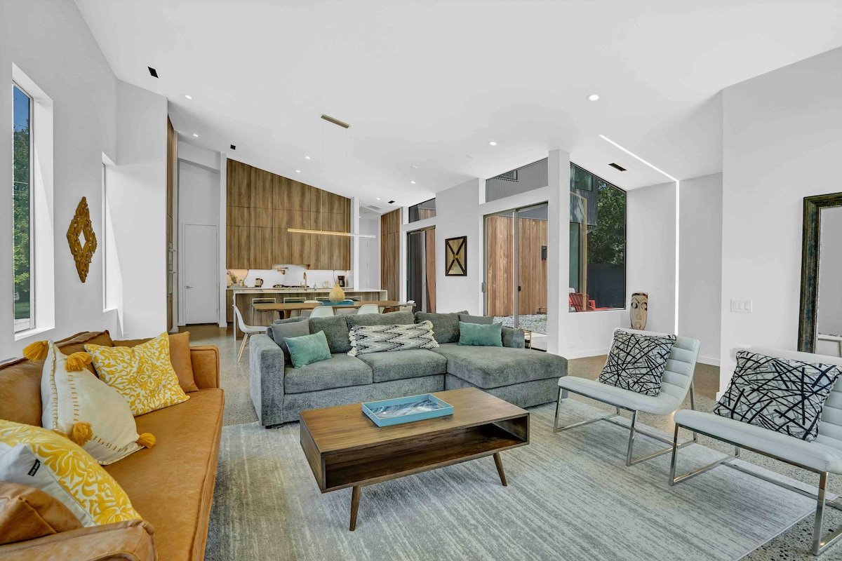 Modern Luxurious Midway Hollow | Driem House gallery image 4