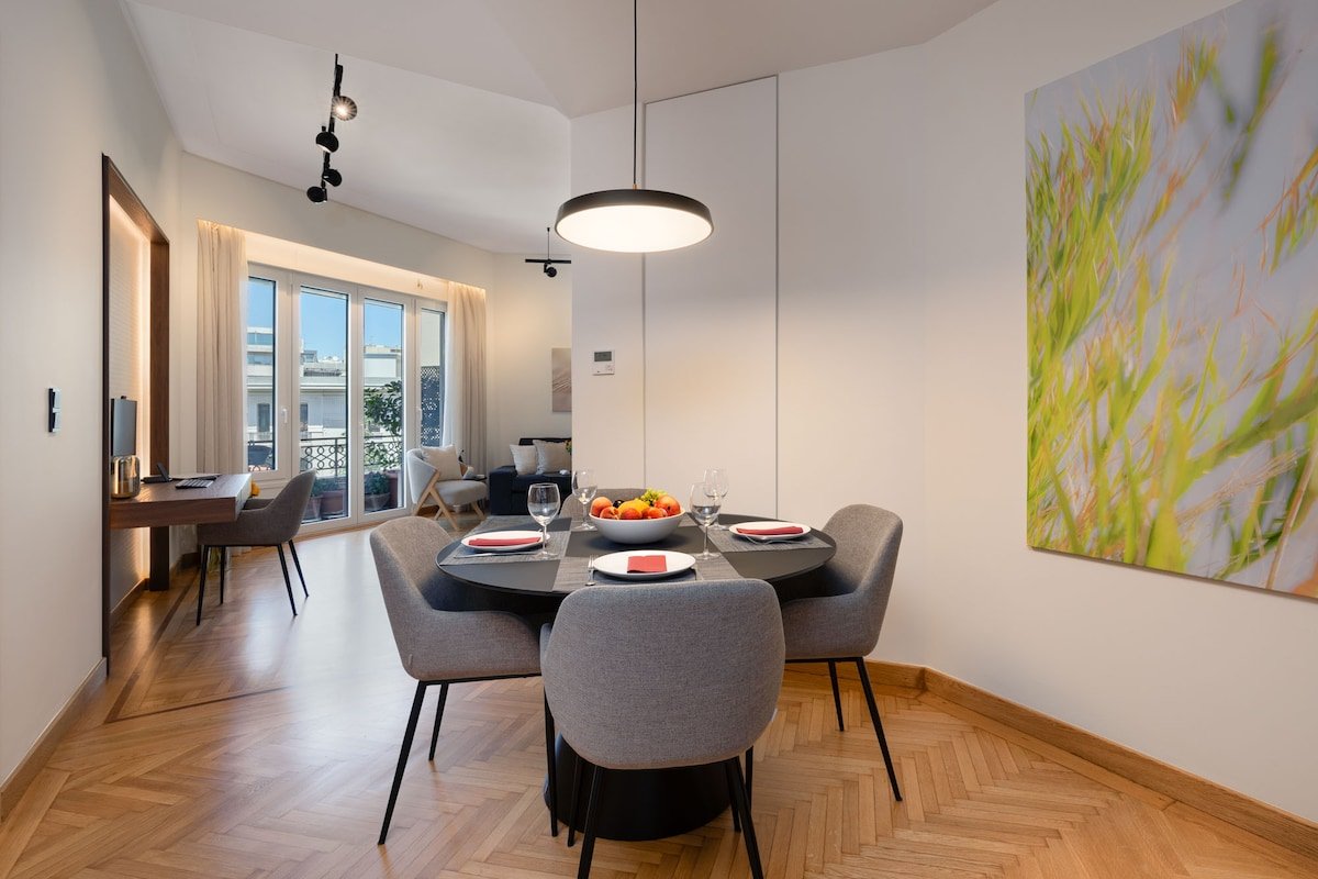 Athens.bliss Three in the Heart of the City gallery image 3