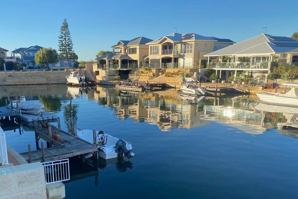 Sugar Sunsets (on the canal) gallery image 4