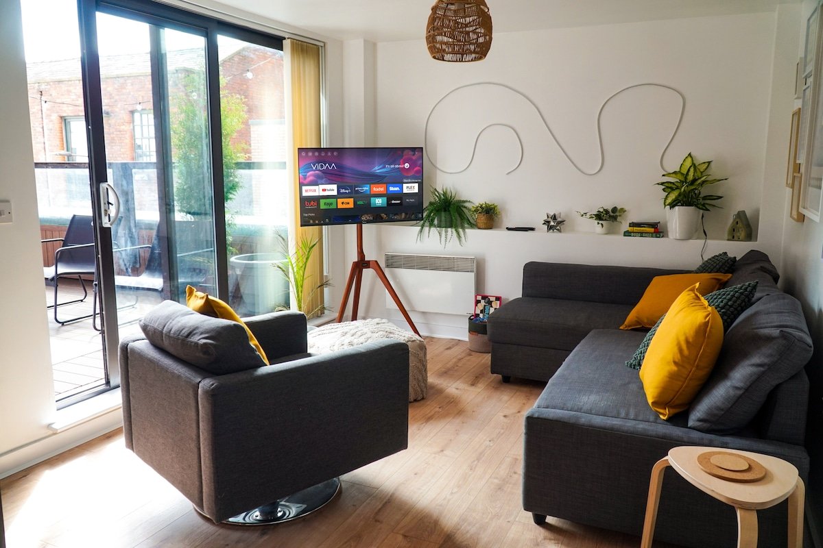 Modern Apartment in Ancoats, MCR gallery image 2
