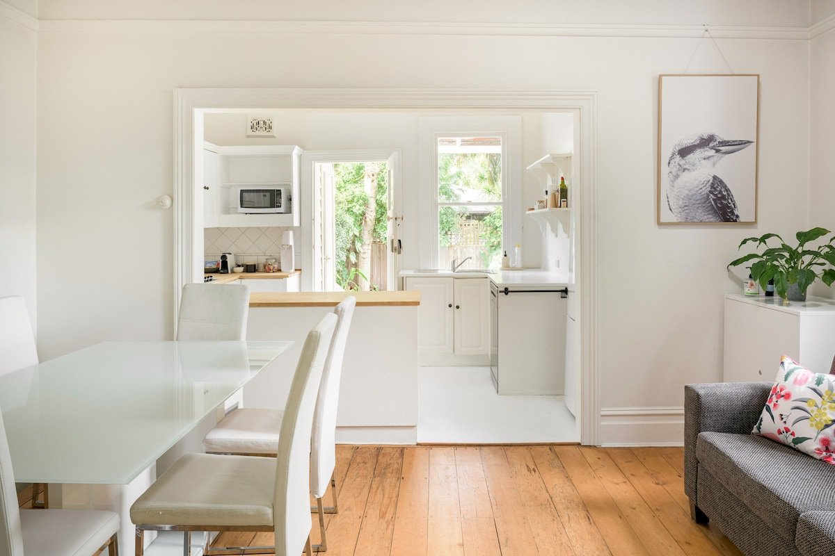 Entire home just minutes from beach gallery image 3