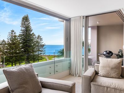 Luxury Apartment with Bronte Beach Views
