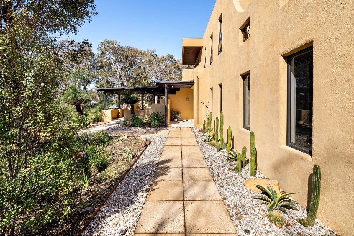 La Casa Gracie, Grasstree Sanctuary in Gracetown 8