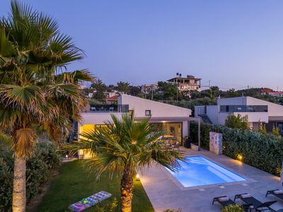 New Lux villa-Walk to beach-Heated Private Pool