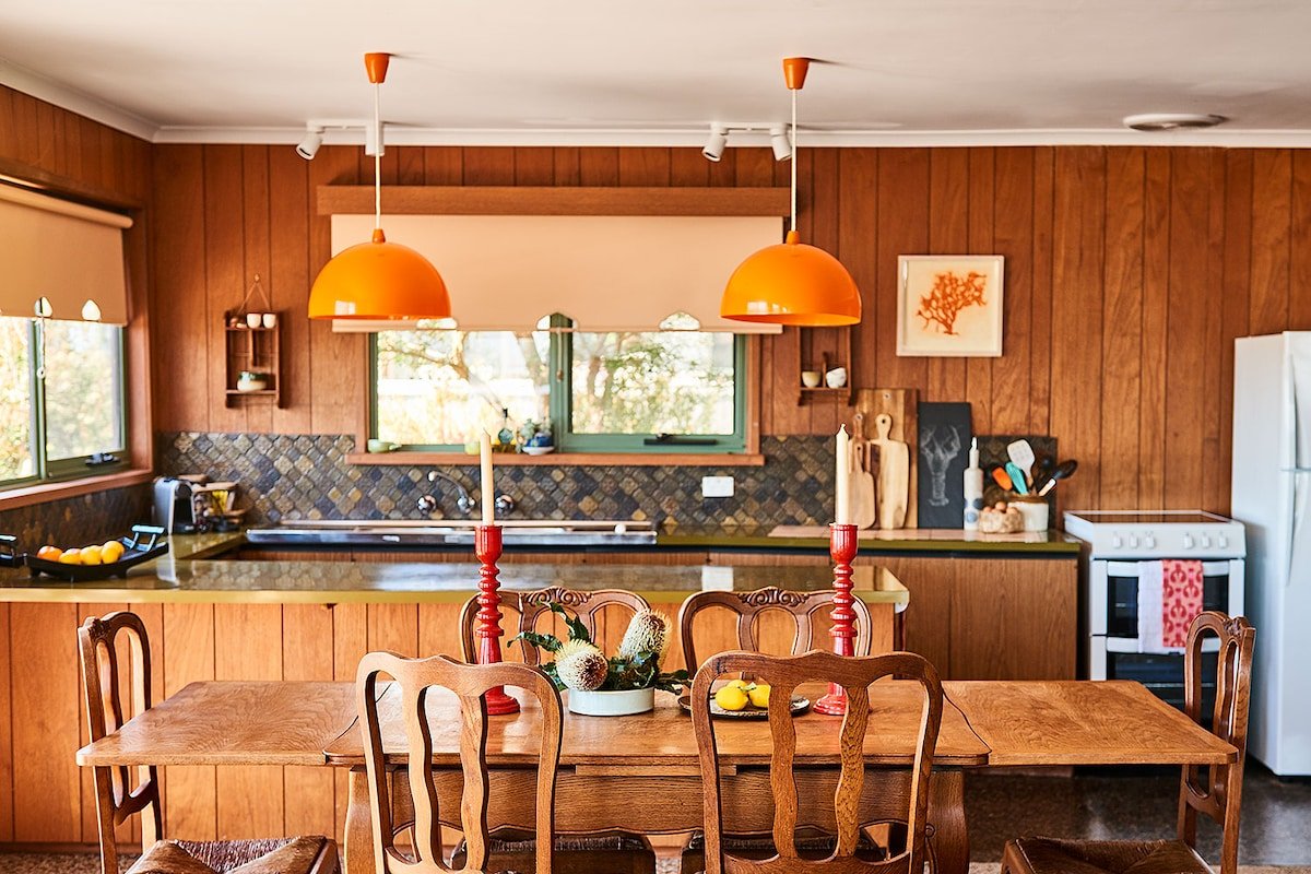 The Lobsterpot Beach House – views + walk to shops gallery image 5