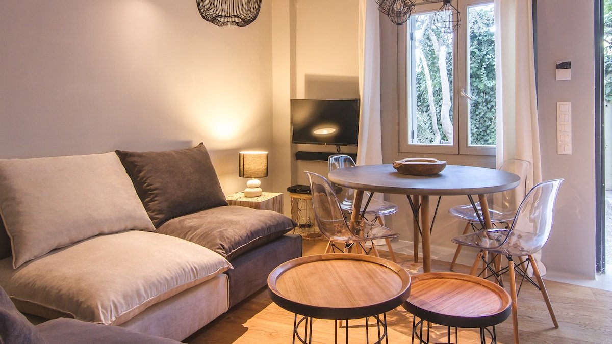 Superior – Acropolis Luxury 2-Bdr Suite gallery image 2