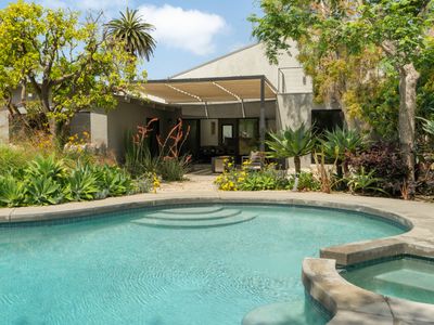 Sunshine Oasis – Luxury Westside Retreat