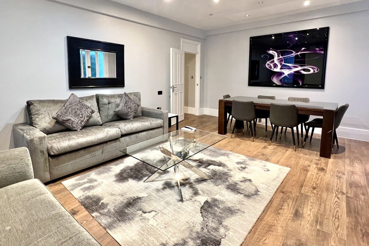 3 Bed/3 Bath Modern Flat, Patio, Sky TV, AC gallery image 3