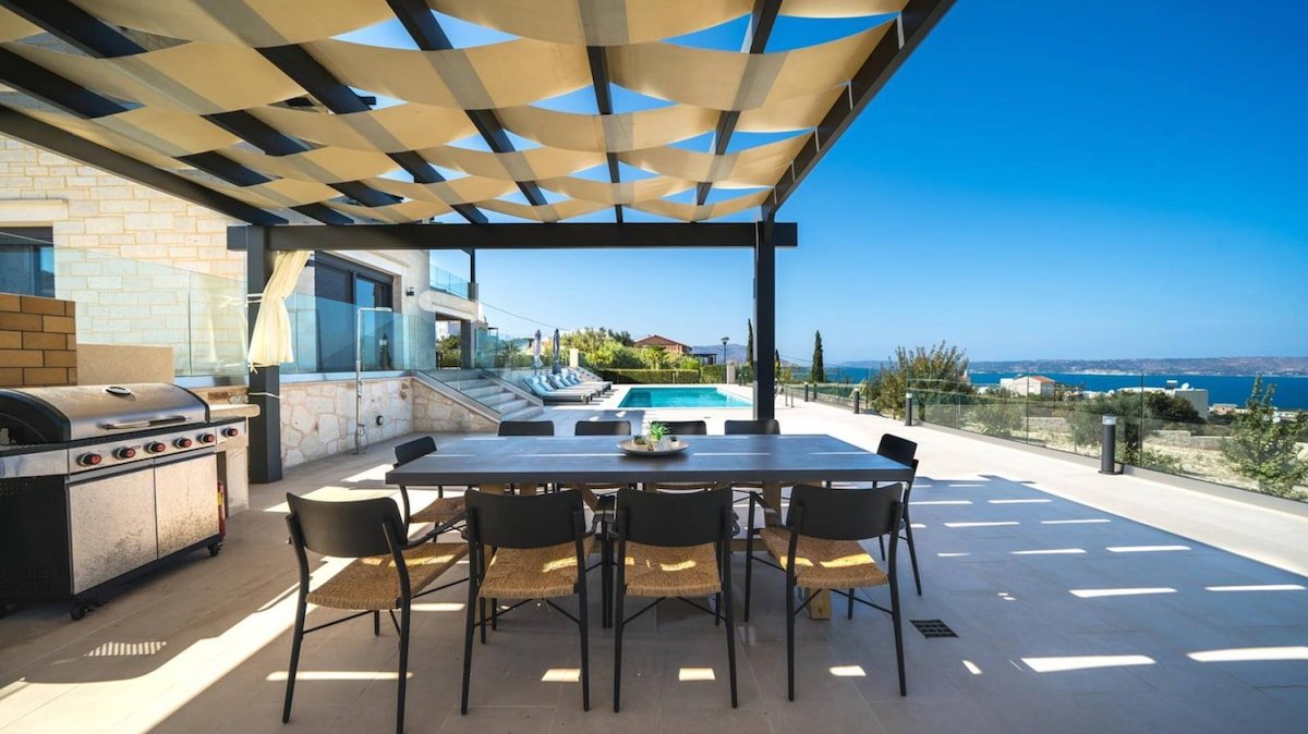 Spacious Villa w/ Eco Pool, Pickleball & Sea Views gallery image 4