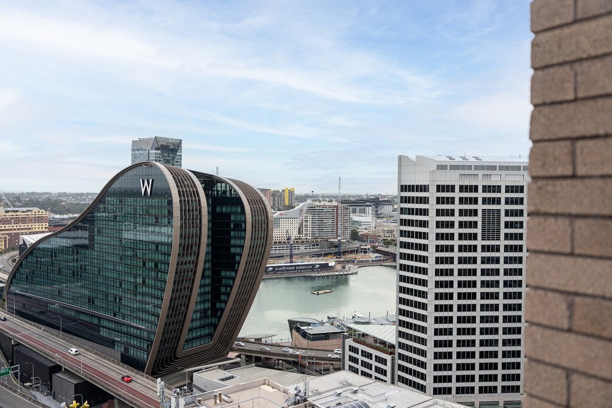 Darling Harbour Views, Fireworks & Free Parking gallery image 3
