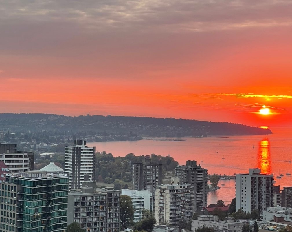 Rare 1200sq ft DT Penthouse w/ Private Rooftop