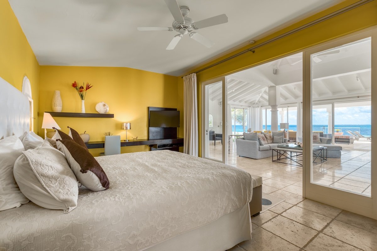 La Vie en Bleu gallery image 5