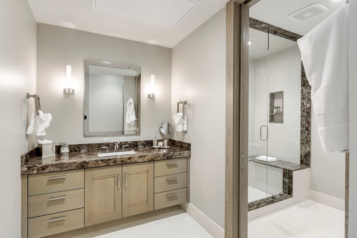 Stein Eriksen Residence Premium Five Bedroom Suite gallery image 3