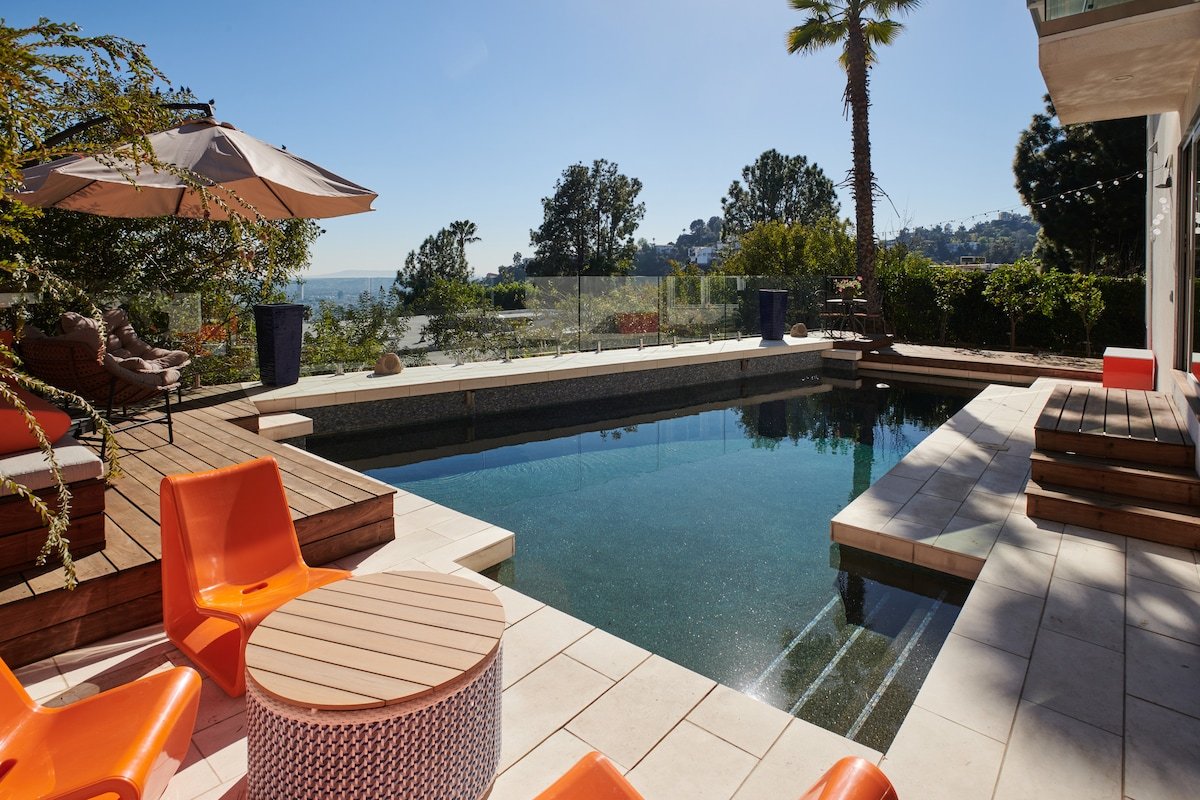 Luxury modern 5 min to Sunset, views w/theater gallery image 2