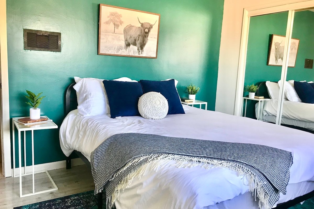 Stunning two bedroom apartment with a view! gallery image 3