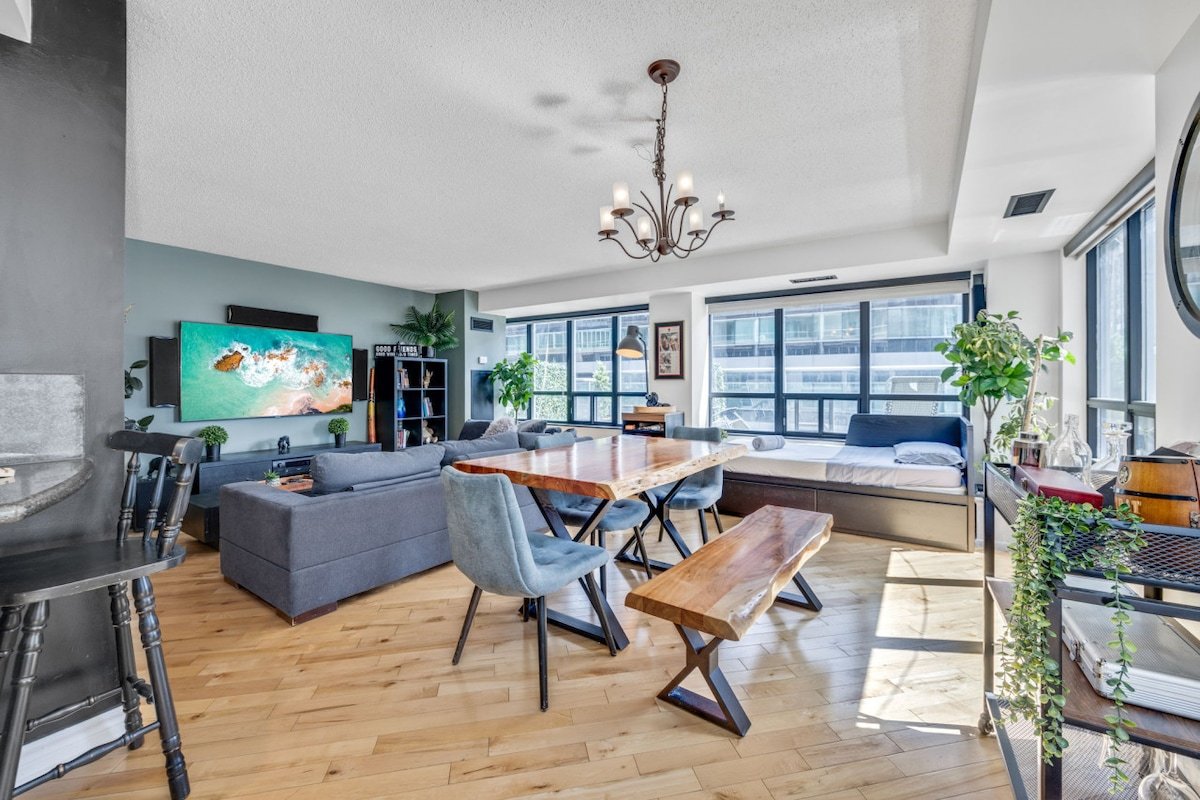 2BR w/Parking,Terrace & Stunning View of CN Tower! gallery image 2