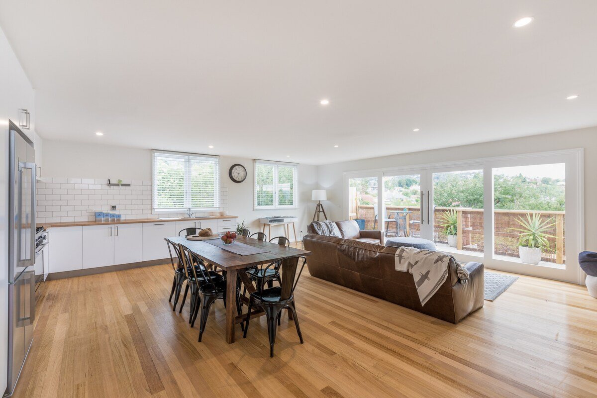 Explore in comfort & sophistication gallery image 3