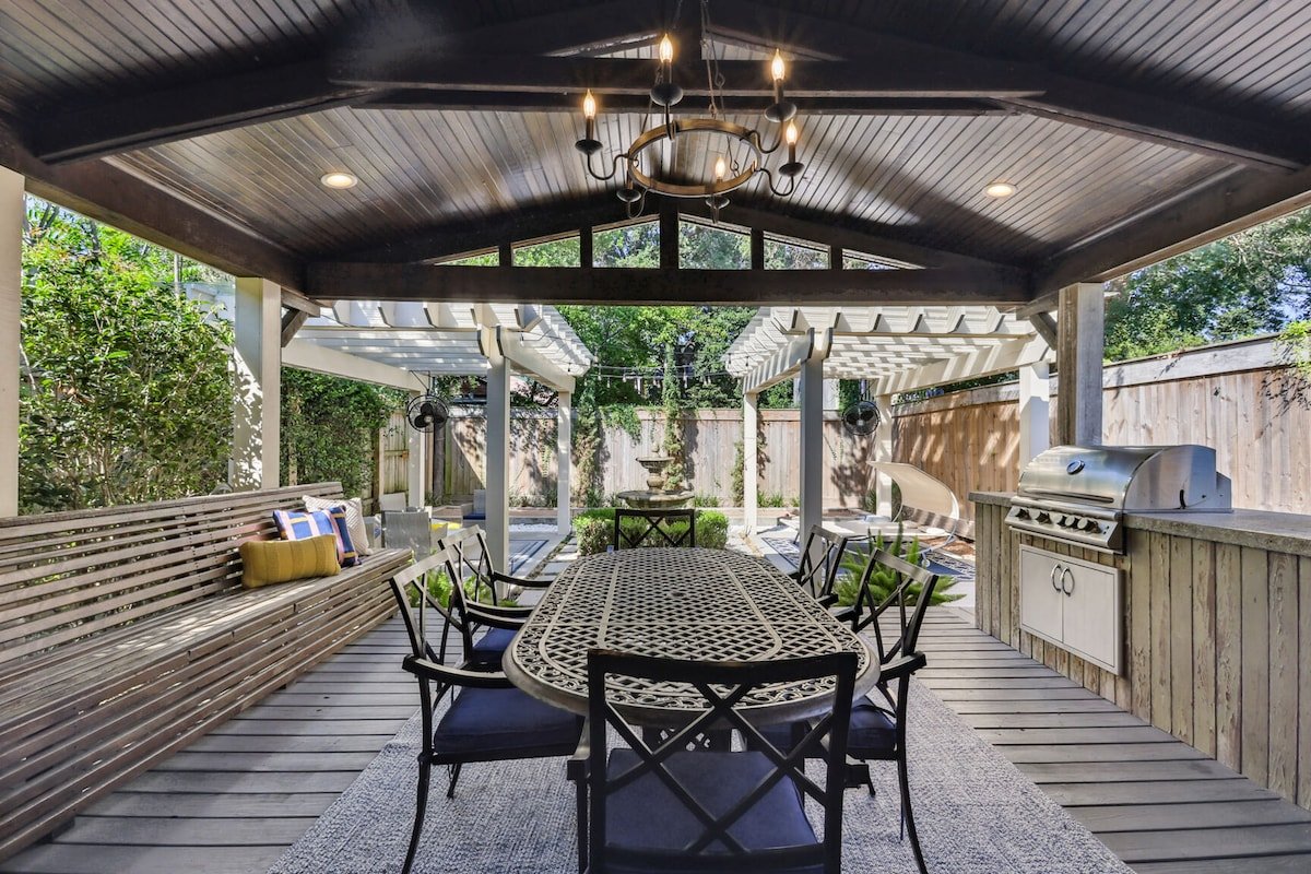 Spacious Historical Home Walking Distance to FQ gallery image 4