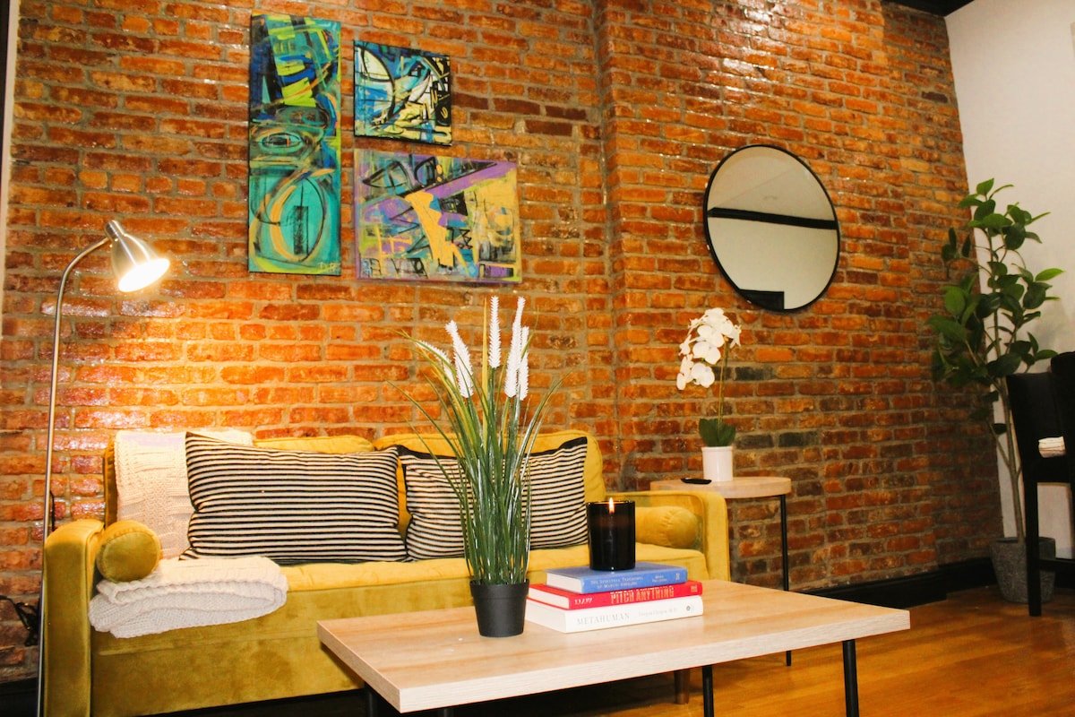 Opulent Room-Penthouse Suite-2mins to subway. gallery image 3