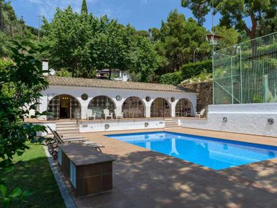 Private beach, huge pool near to Tossa de Mar