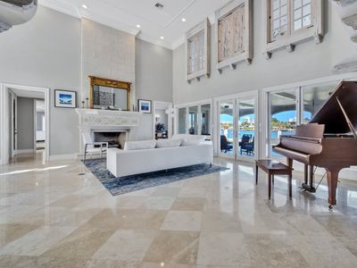 Gated Waterfront Estate–Pool,Kayaks & Sunset Views