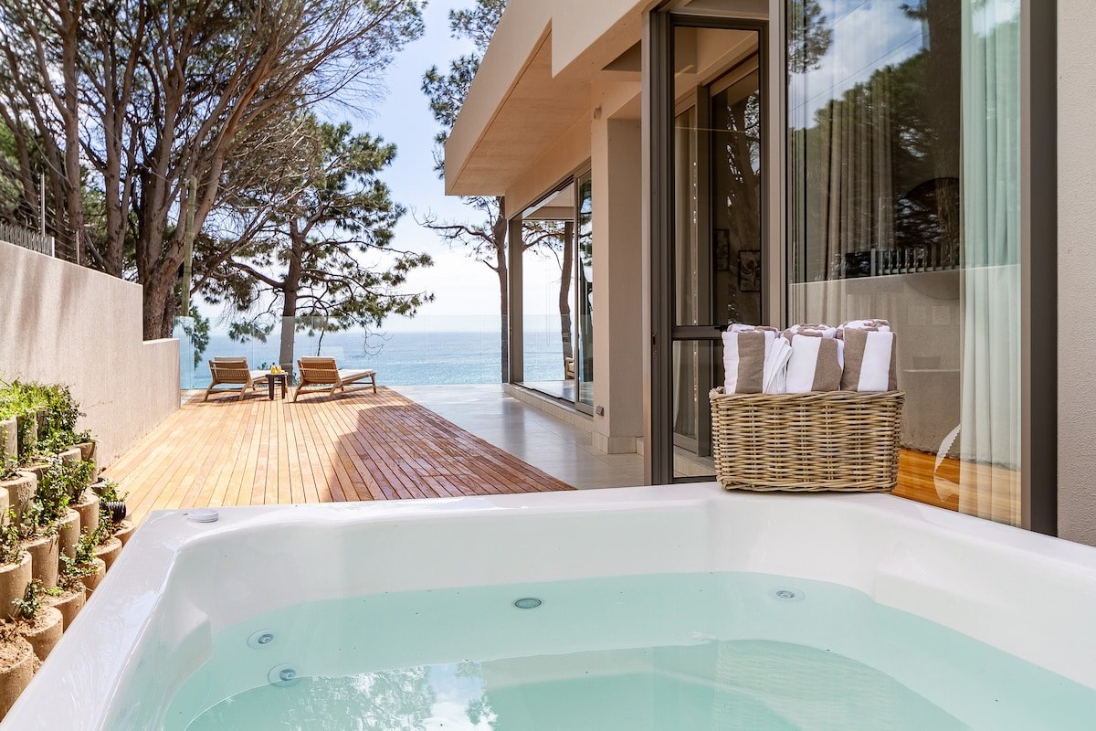 Modern 3 Bed Retreat In The Heart Of Camps Bay gallery image 4