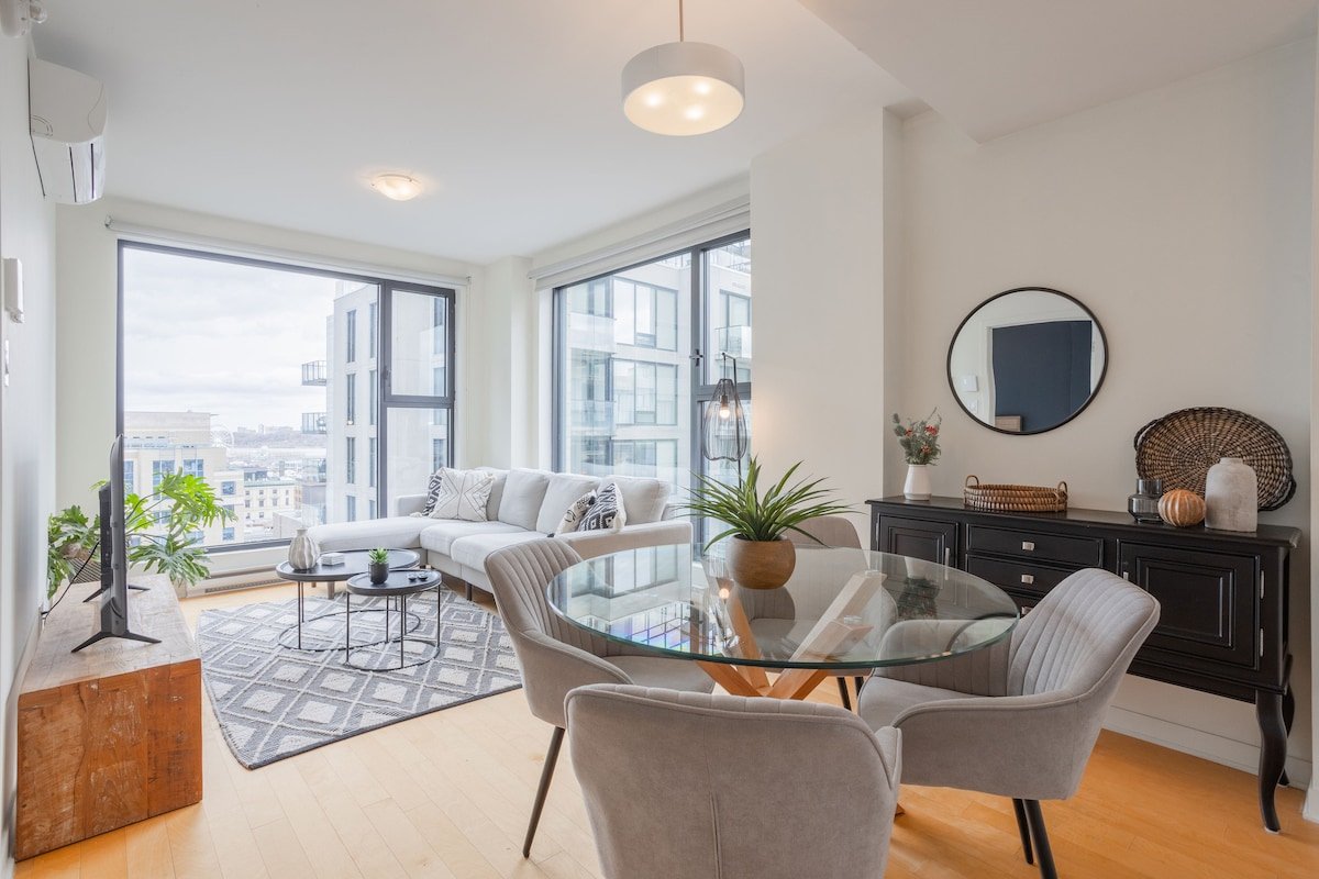 Free Indoor Parking Old Montreal 16 gallery image 3