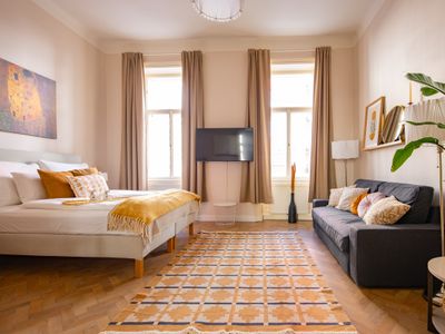 Fabulous five-room Apartment next to City Center