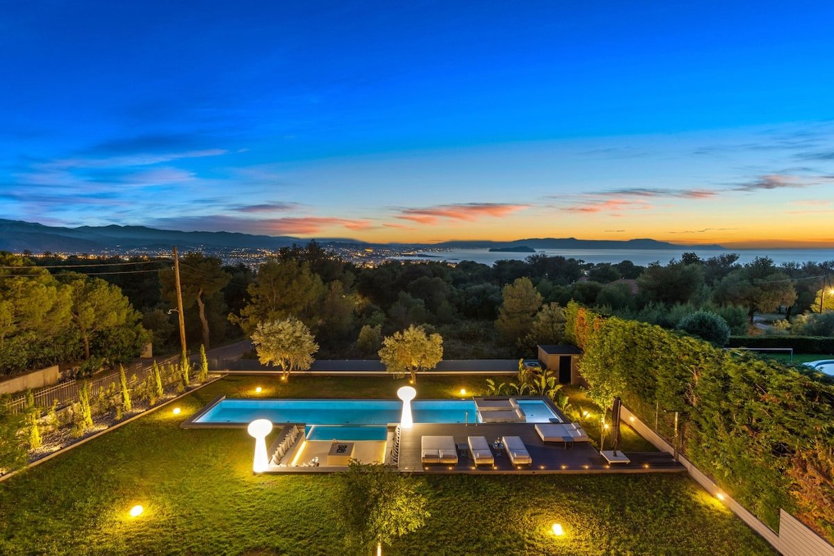 Top Lux Villa* BBQ & Gym* Heated Pool * gallery image 2