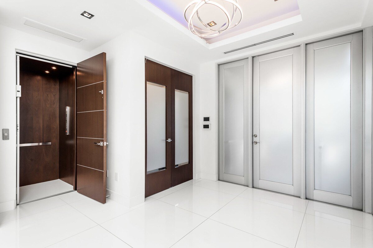 Stunning Modern Waterfront Estate w/ Private Dock gallery image 4