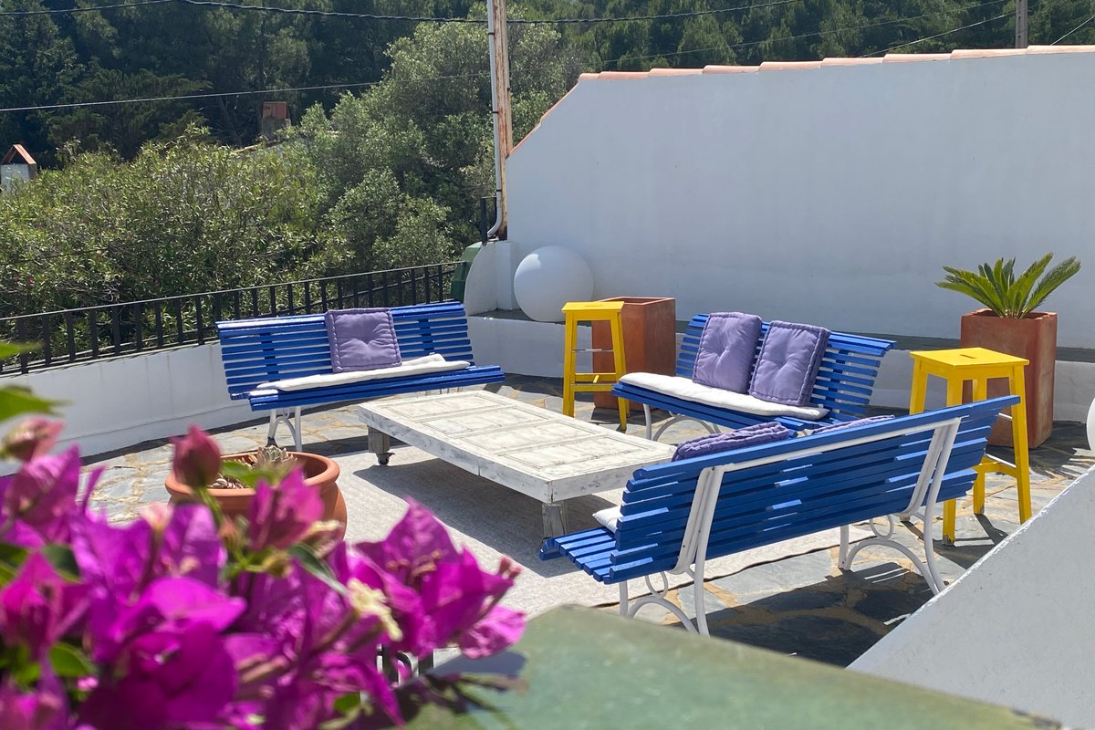 Casa-apto con amplias vistas al mar y jardín.