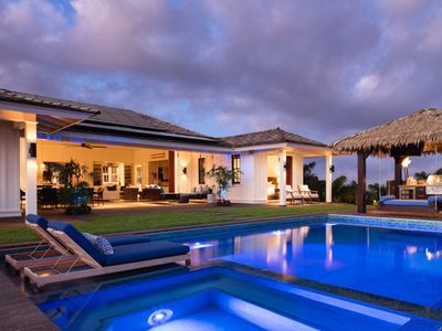 Hale Ho’oli: Luxurious Sea-View Villa + Pool/Spa