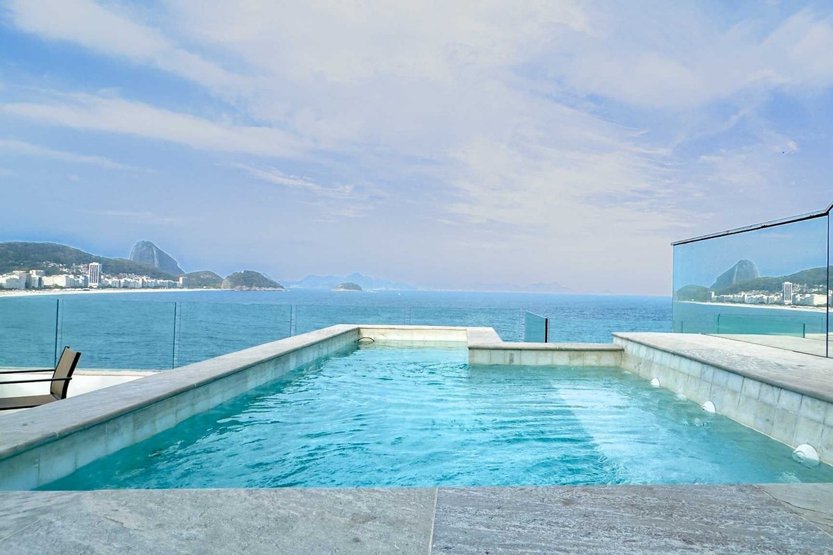 Penthouse with 3 suites and private pool