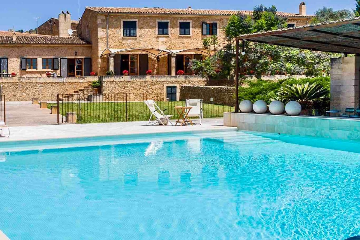 Unique luxury Villa ,100m2 pool close to the sea gallery image 4