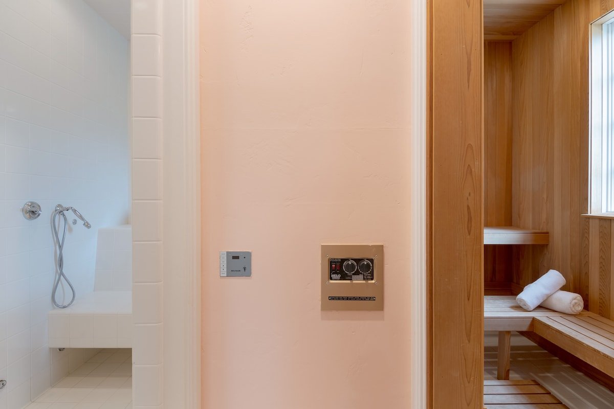 The Pond Estate | Sleeps 20 | 12 Acre Desert Oasis gallery image 4