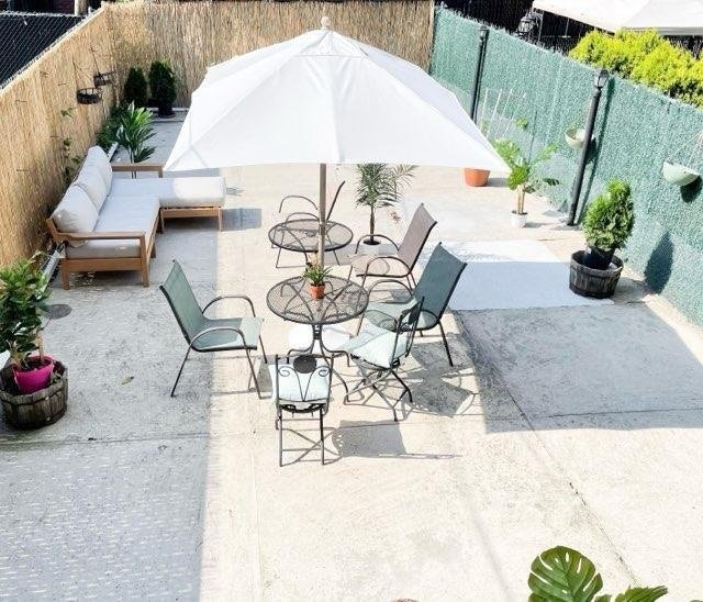 SPACIOUs Duplex w/ Pvt Bckyrd 2 Bathrooms & more gallery image 5