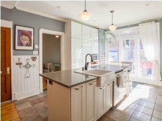 La vie est belle, 2 Bath,2 Parkings, 4+1Bdrm,A/C gallery image 5