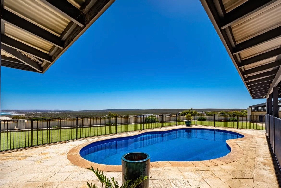 Red Bluff Coastal Retreat gallery image 2