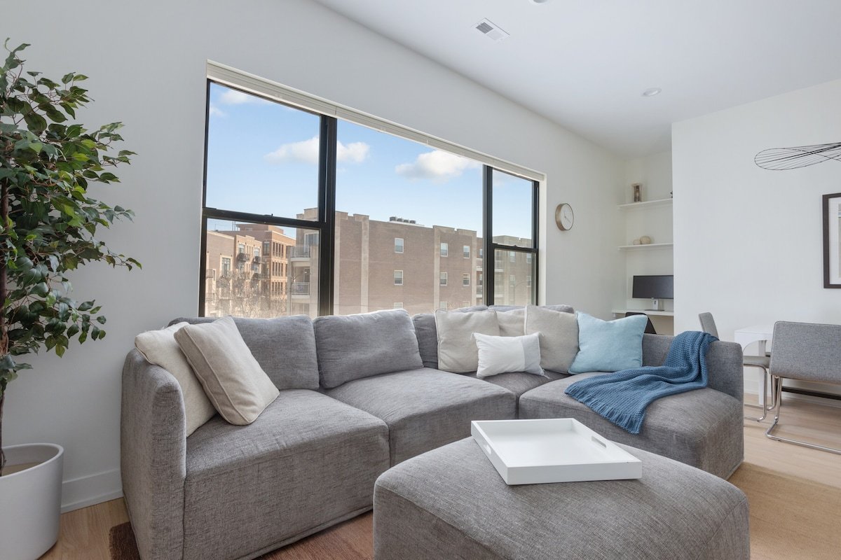 The Exclusive- 7 Bed, 6 Bath Retreat gallery image 4