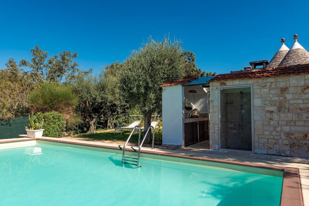 Charming Trulli with Pool for 8 people in Monopoli gallery image 2