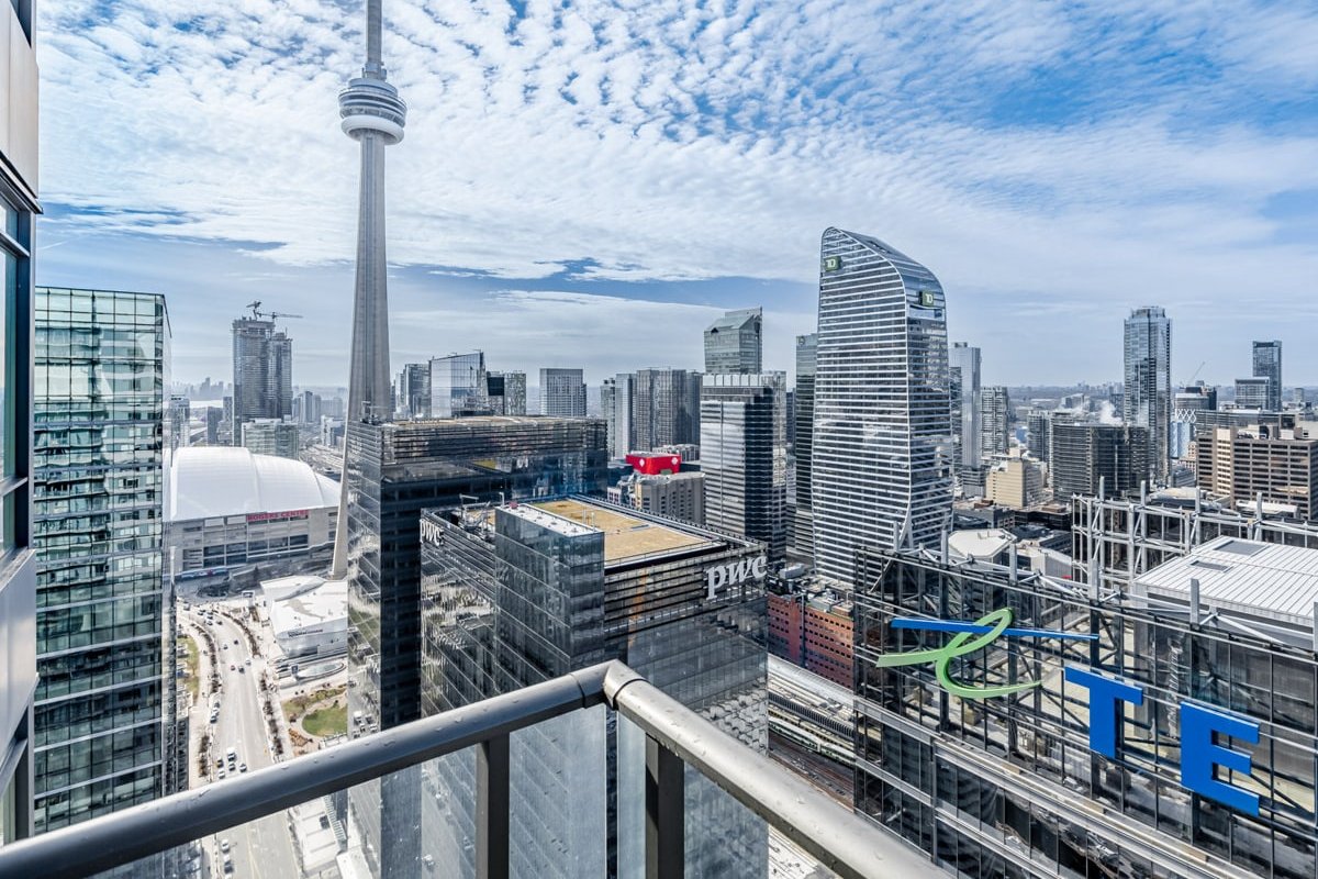 Sky high Luxury in 416 Lots of Space gallery image 4