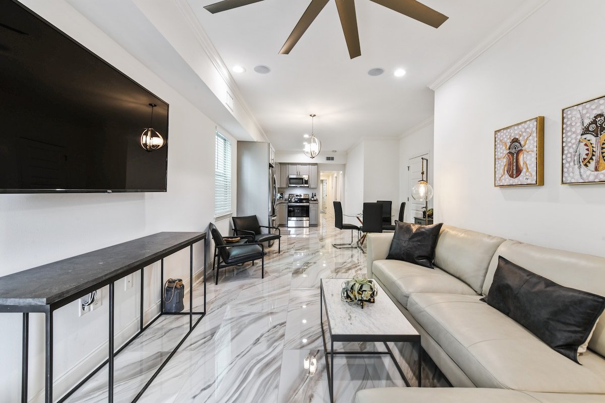 New Upscale House by Superdome 5BR 5BA gallery image 4